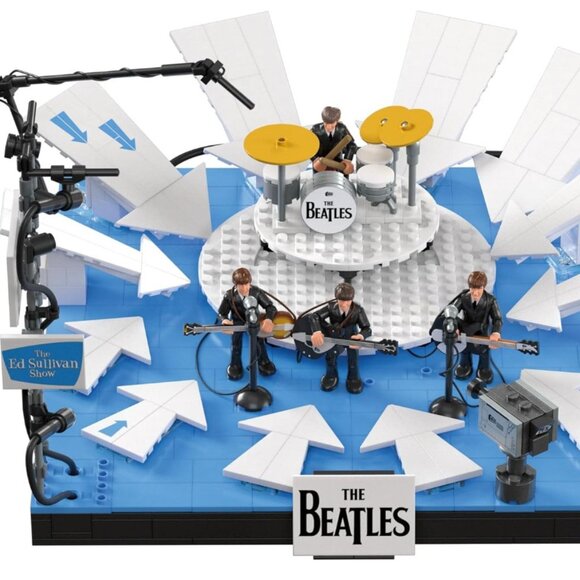 NIB MEGA The Beatles Building Set with 681 Pieces, 4 Poseable Action Figures - Picture 7 of 9